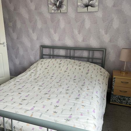 Treetops - Sleeps 8 Entire House Private Parking Close To Town Centre And Stadium Wigan Zewnętrze zdjęcie