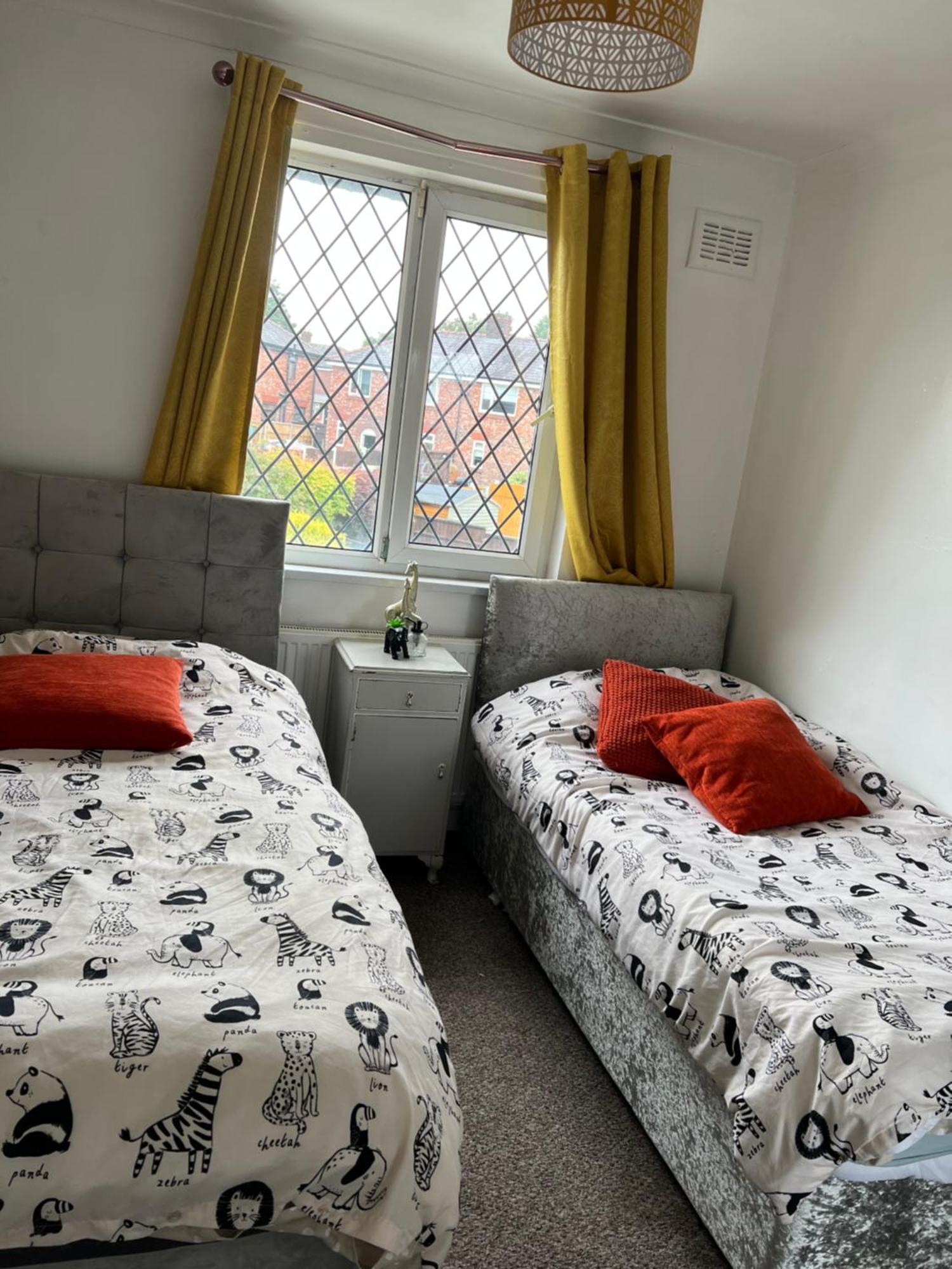 Treetops - Sleeps 8 Entire House Private Parking Close To Town Centre And Stadium Wigan Zewnętrze zdjęcie